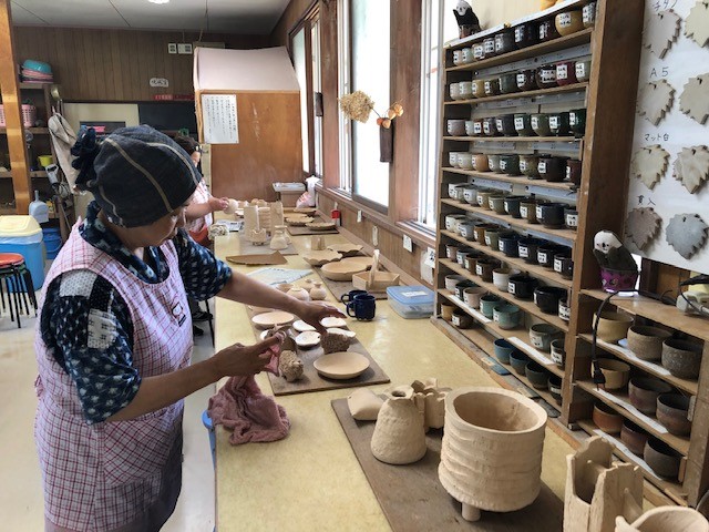 いきがい焼き　ご当地土産　池田町いきがい焼き　十勝池田町いきがい焼き　花びん 池田町 いきがい焼き 花瓶 - メルカリ